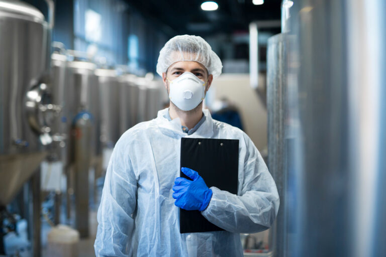 A Importância dos EPIs na Prevenção de Contaminações Alimentares